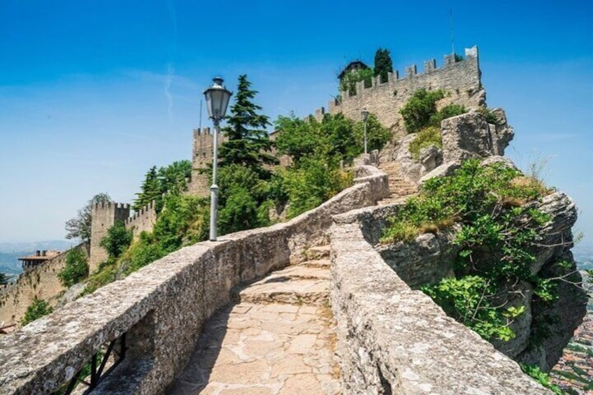 San Marino Scavenger Hunt and Sights Self-Guided Tour