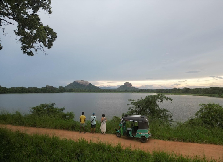 Non-Touristic Sigiriya on tuktuk