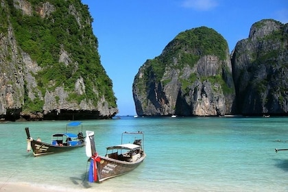 ทัวร์เกาะปะการังเต็มวัน: เรือเร็ว กีฬาทางน้ำ และอาหารกลางวัน