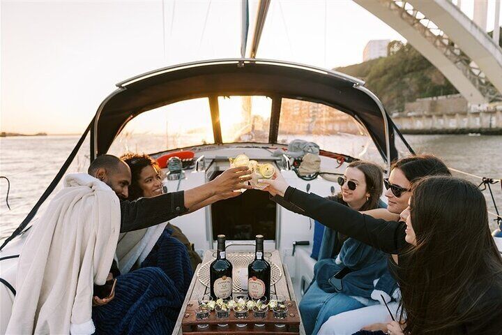 Charm cruise in Porto with wine tasting