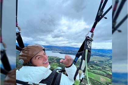 Paragliding Experience in Guatavita