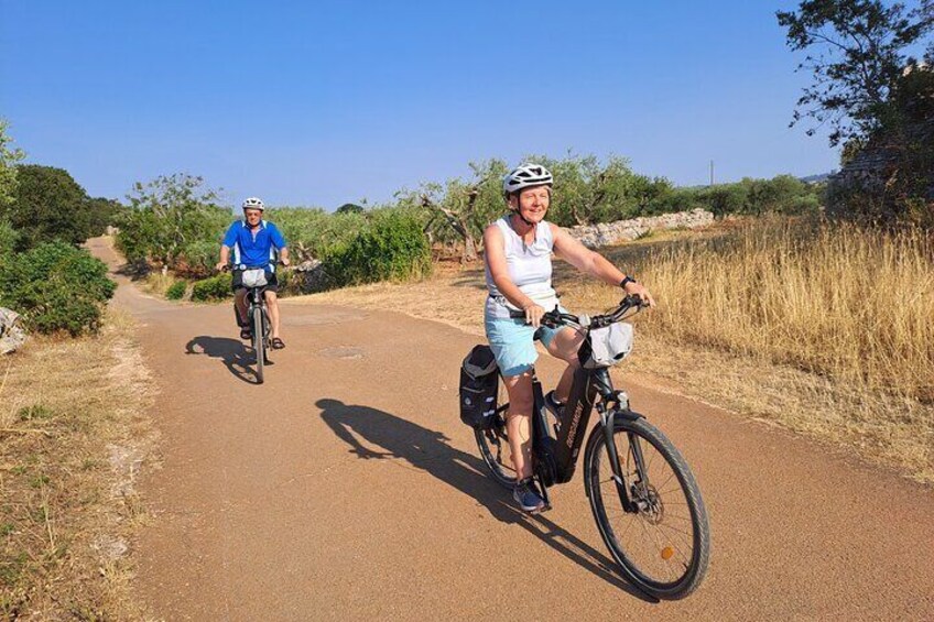 Alberobello E-Bike tour to Locorotondo with Ice cream