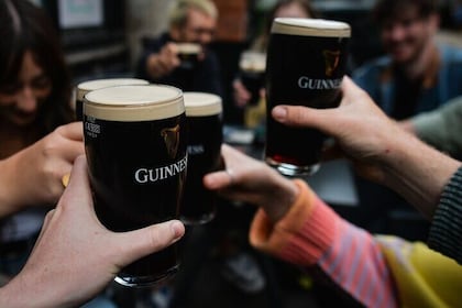 Irish Traditional Pub and History Tour with Expert Local Guide