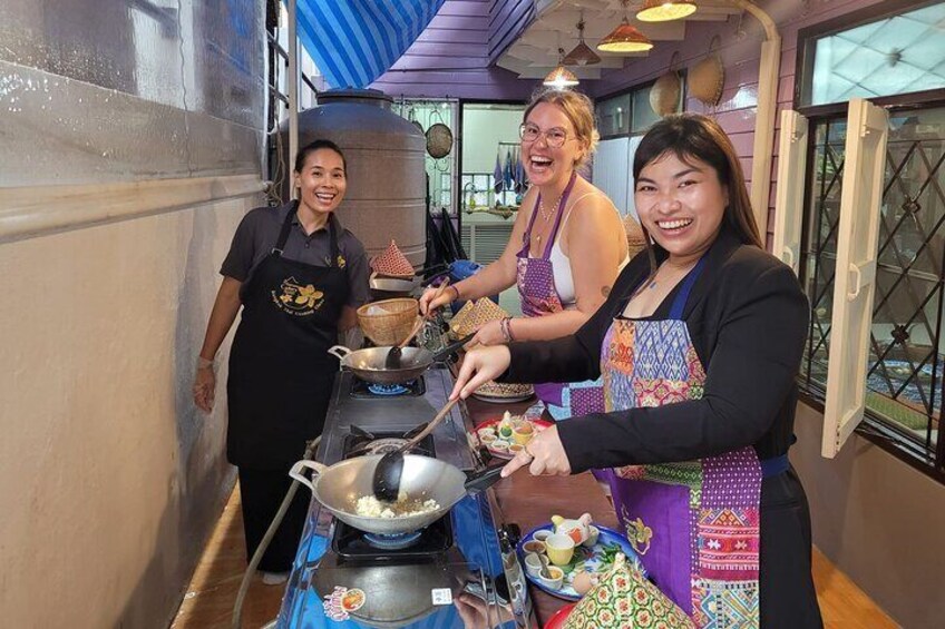 Bangkok Learn Thai Culinary Lessons with Local Market Tour