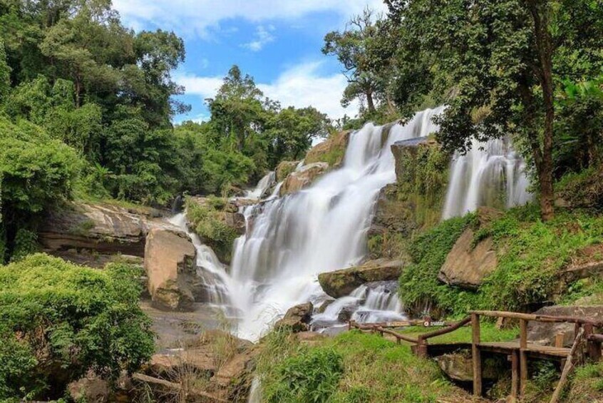 Stop at the waterfalls to close the trip