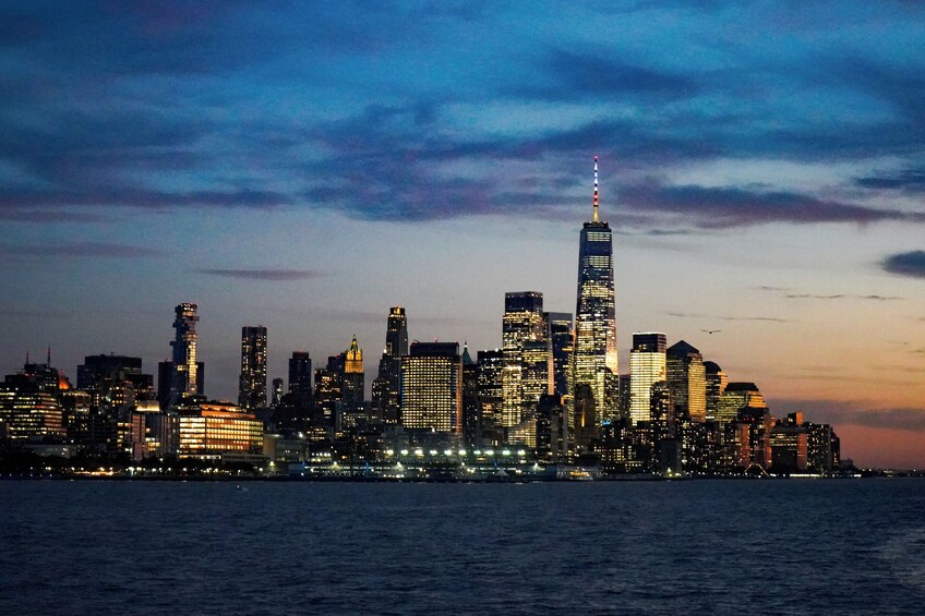 NYC Statue of Liberty, Downtown & Bridges 90 min Sightseeing Cruise