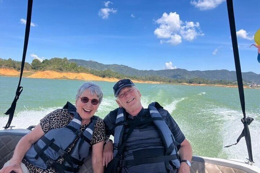 Guatape Private Tour El Peñol Boat Ride from Medellin 