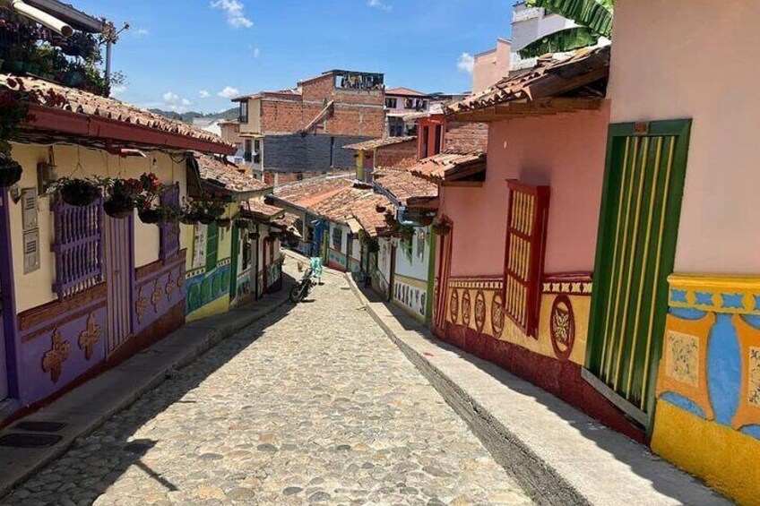 Guatape Private Tour El Peñol Boat Ride from Medellin