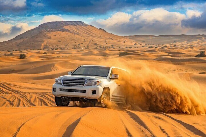 Dubai Desert Safari with Live BBQ and Dune Bashing