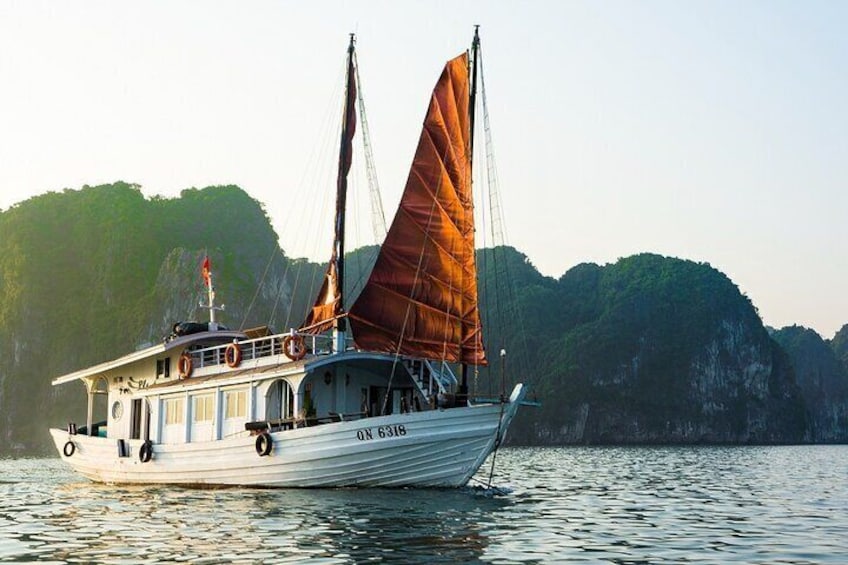 Personalized 2D1N Experience Ba Ham,Tien Ong with Premium cruise