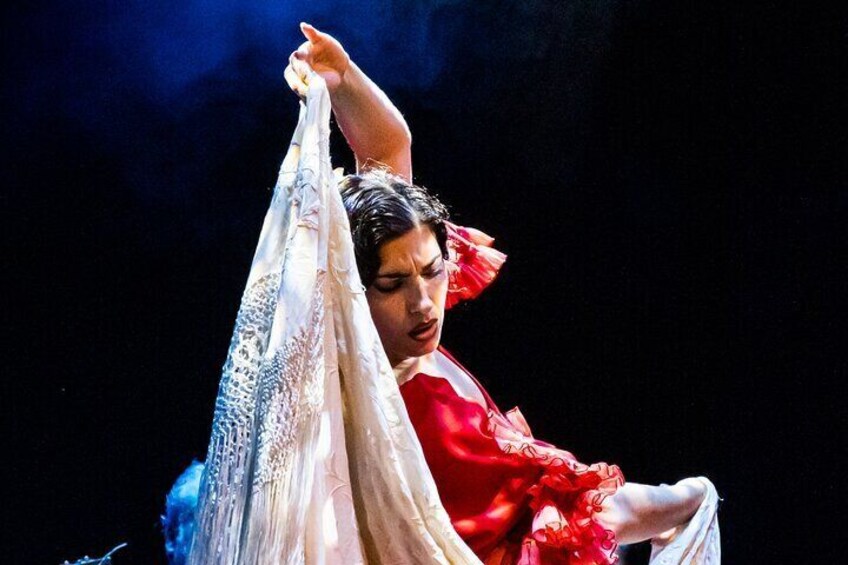 Dance with shawl