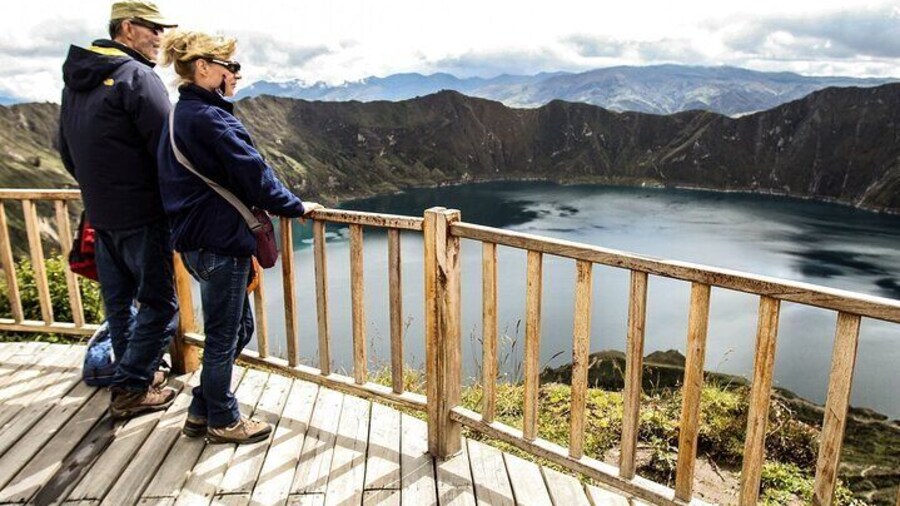Full Day Tour to Cotopaxi Volcano and Quilotoa Volcano