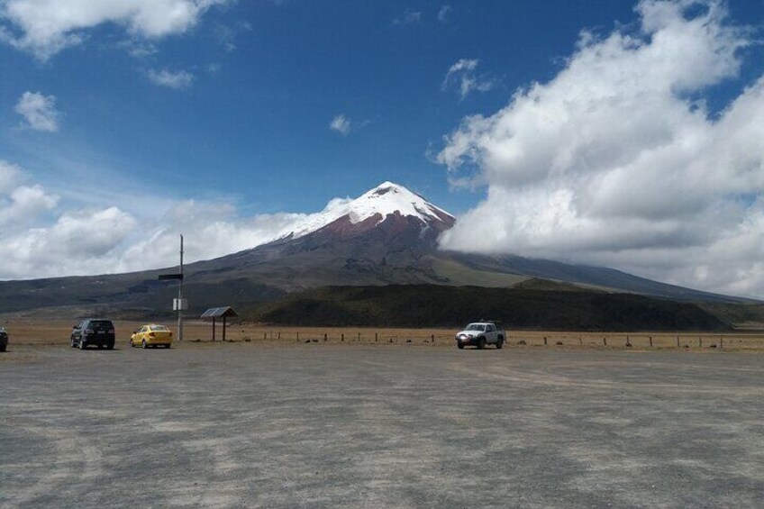 Full Day Tour to Cotopaxi Volcano and Quilotoa Volcano
