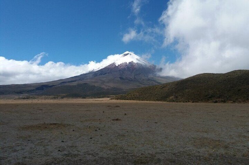 Full Day Tour to Cotopaxi Volcano and Quilotoa Volcano