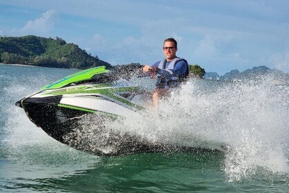 Jetskiing on Patong Bay