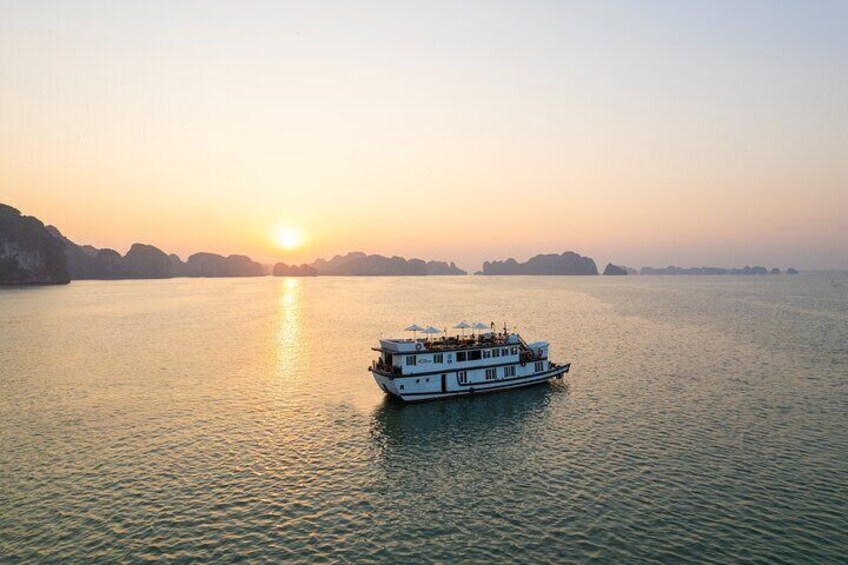 2N1D Explorer Halong Bay Ba Ham - Tien Ong with Private Cruise