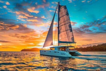 Sunset Cruise in Playa Flamingo 4 Hours, Premium Food and Drinks