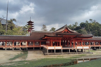 Itsukushima Shrine Tour with Local Guide