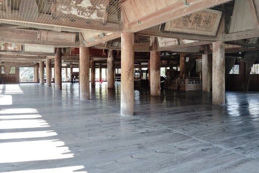 Itsukushima Shrine Tour with Local Guide