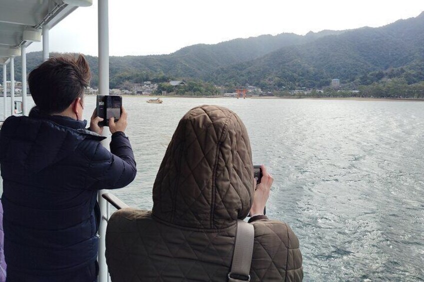 Itsukushima Shrine Tour with Local Guide