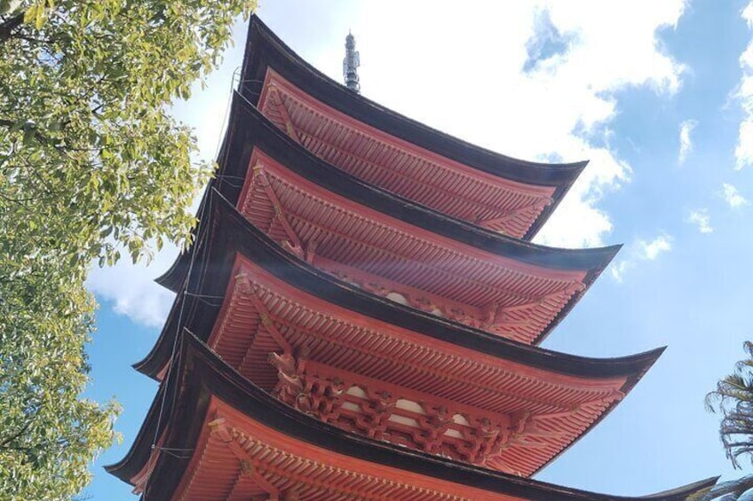 Itsukushima Shrine Tour with Local Guide 