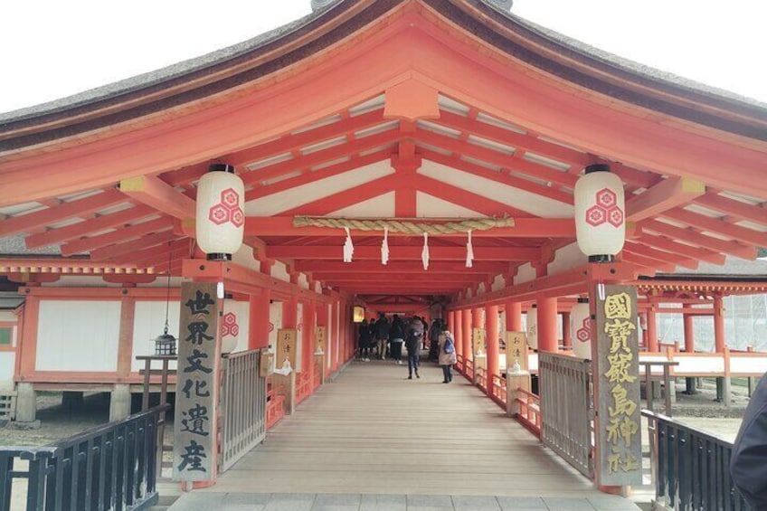 Itsukushima Shrine Tour with Local Guide
