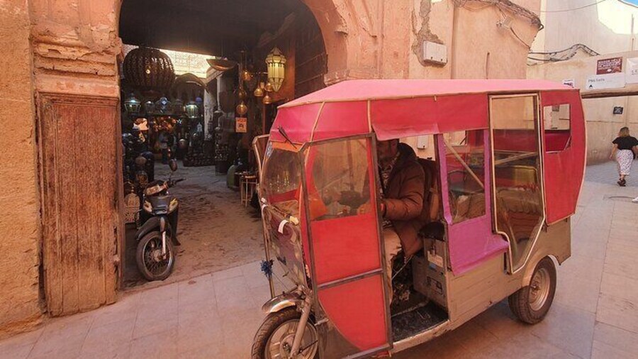 Marrakech Tuk-Tuk Tour: Secret Garden and Photo Museum Included