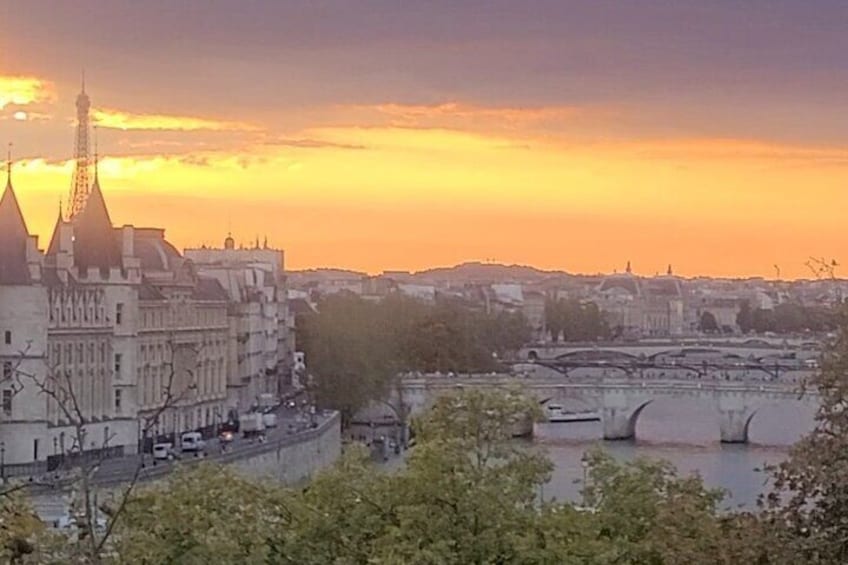 beautiful view of the seine and paris at sunset