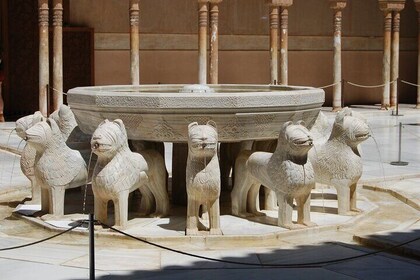 モトリルからグラナダのアルハンブラ宮殿までのクルーズ船ツアー