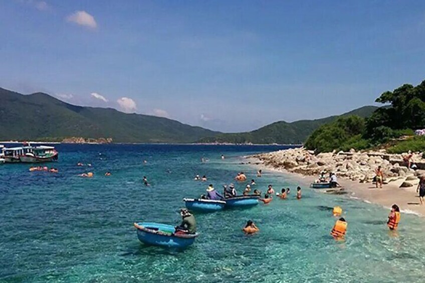 Snorkeling Adventure and Floating Bar Party in Nha Trang