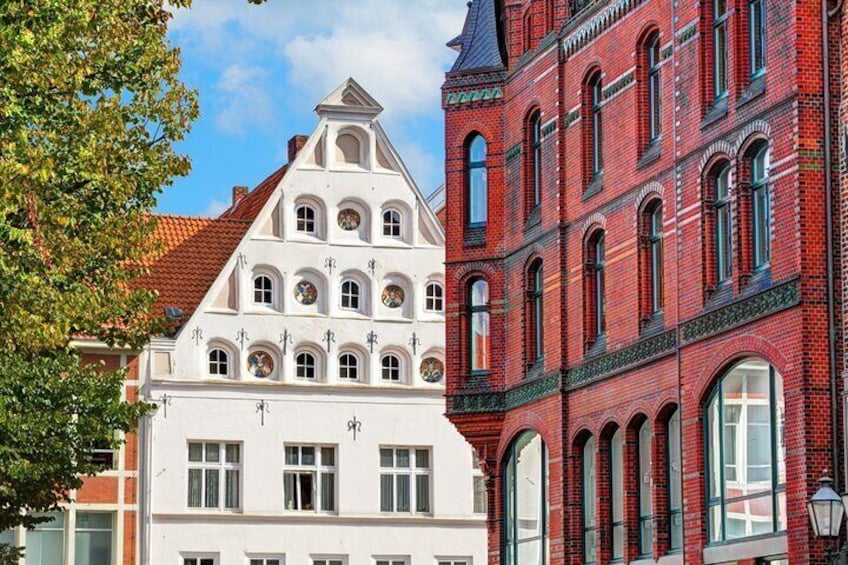 Stadtrallye Lüneburg - with interactive websites with app character for smartphone or tablet