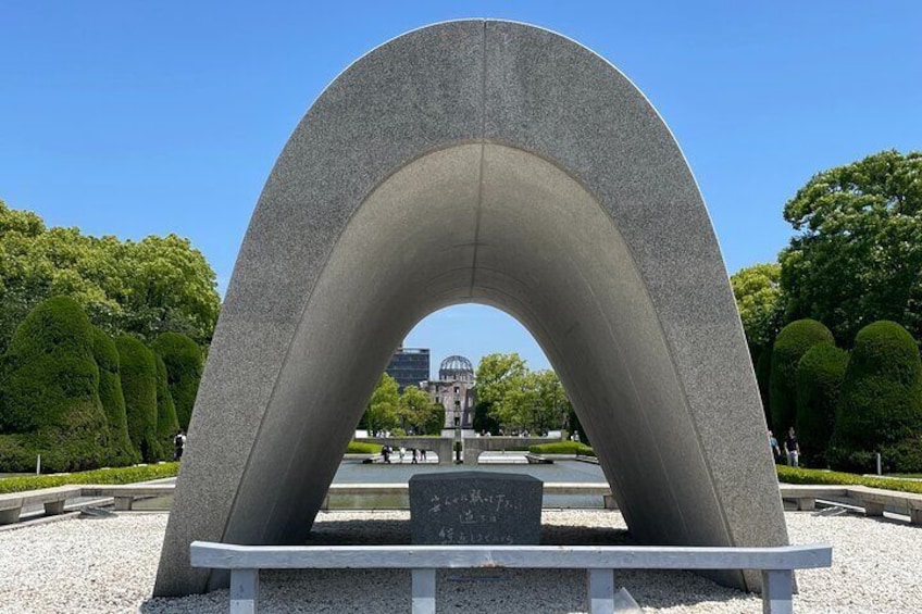 Hiroshima Peace Memorial and Highlights Private Tour with a Local