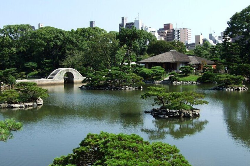 Hiroshima Peace Memorial and Highlights Private Tour with a Local