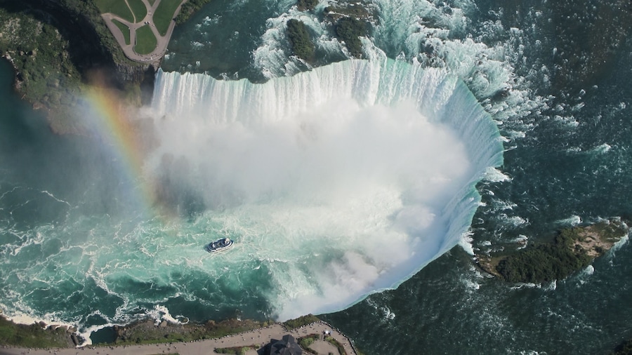 Niagara Falls Day Trip by Air from New York City