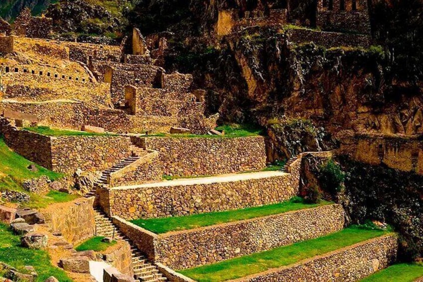 4 Days Tour in Cusco City the Sacred Valley and Machu Picchu