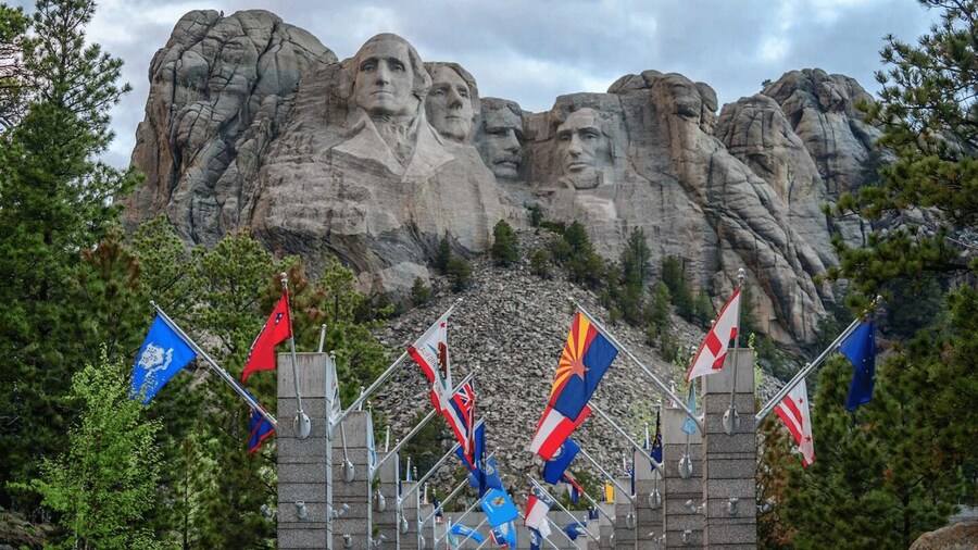 From Rapid City: Mt. Rushmore and Crazy Horse Tour