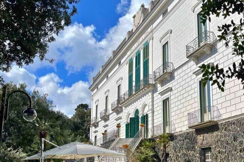 Naples Tour in Vomero and Chiaia with Funicular Railway