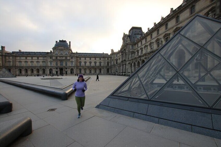 Sunrise Running Tour Paris Without Crowds