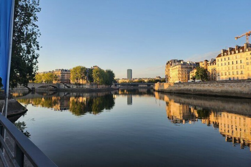 Sunrise Running Tour Paris Without Crowds