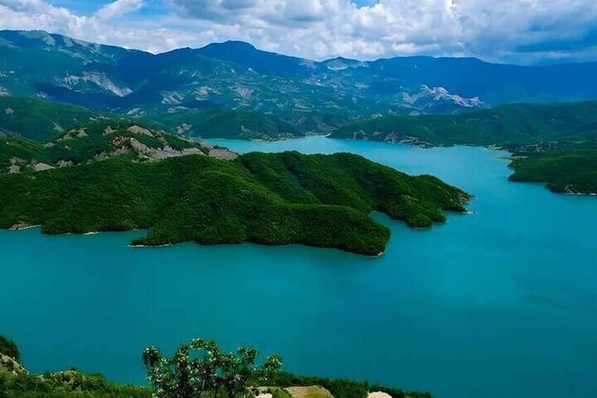 Hike and Picnic Day in the Charm of Bovilla