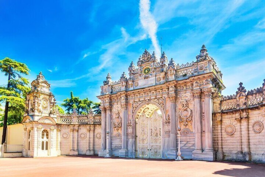 Dolmabahçe Palace and Harem Skip-the-Line Ticket with Audio Guide