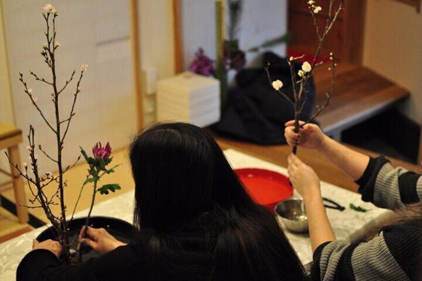 Japan's Customs of Ikebana Art, Tea Ceremony & Kimono Welcome