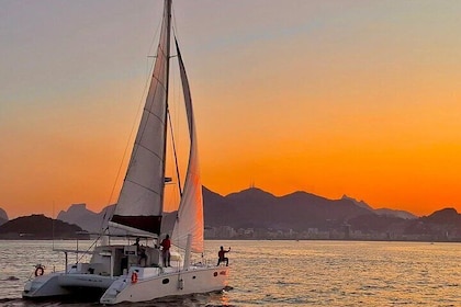 Private Tour with Churrasco in Vela Catamaran - Velas do Rio