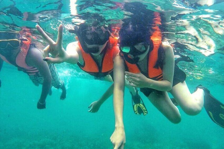 Ko Lanta's Unique 4-Island Long-Tail Snorkeling Tour w/ Lunch