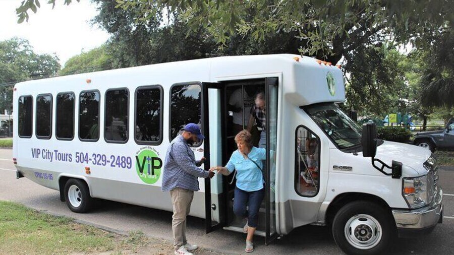 Private New Orleans City and Cemetery Bus Tour Up to 24 People