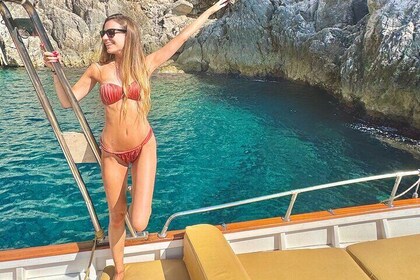 Capri Private Boat Tour with Capri Skipper