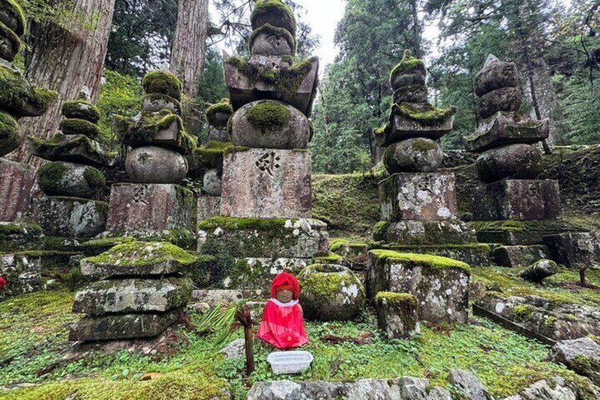 2 Hours Okuno in Cemetery and Kobo Daishi Tour in Koyasan