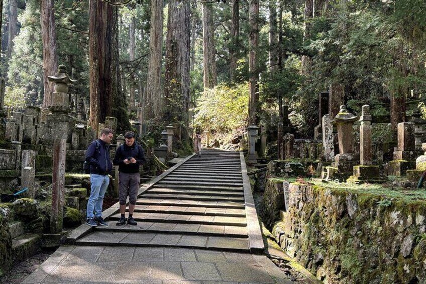 2 Hours Okuno in Cemetery and Kobo Daishi Tour in Koyasan