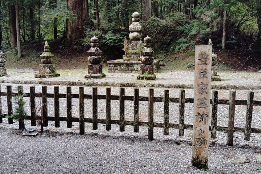 2 Hours Okuno in Cemetery and Kobo Daishi Tour in Koyasan