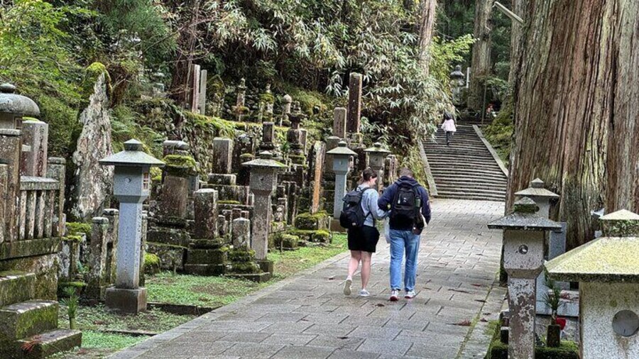 2 Hours Okuno in Cemetery and Kobo Daishi Tour in Koyasan